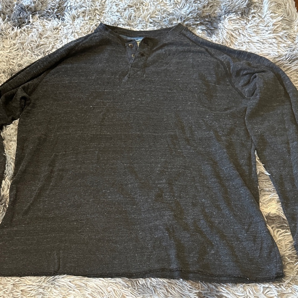 M—The North Face Charcoal and Light Gray Tee